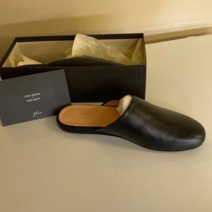 Cute everyday flats can be worn with anything. Very comfortable. Brand new